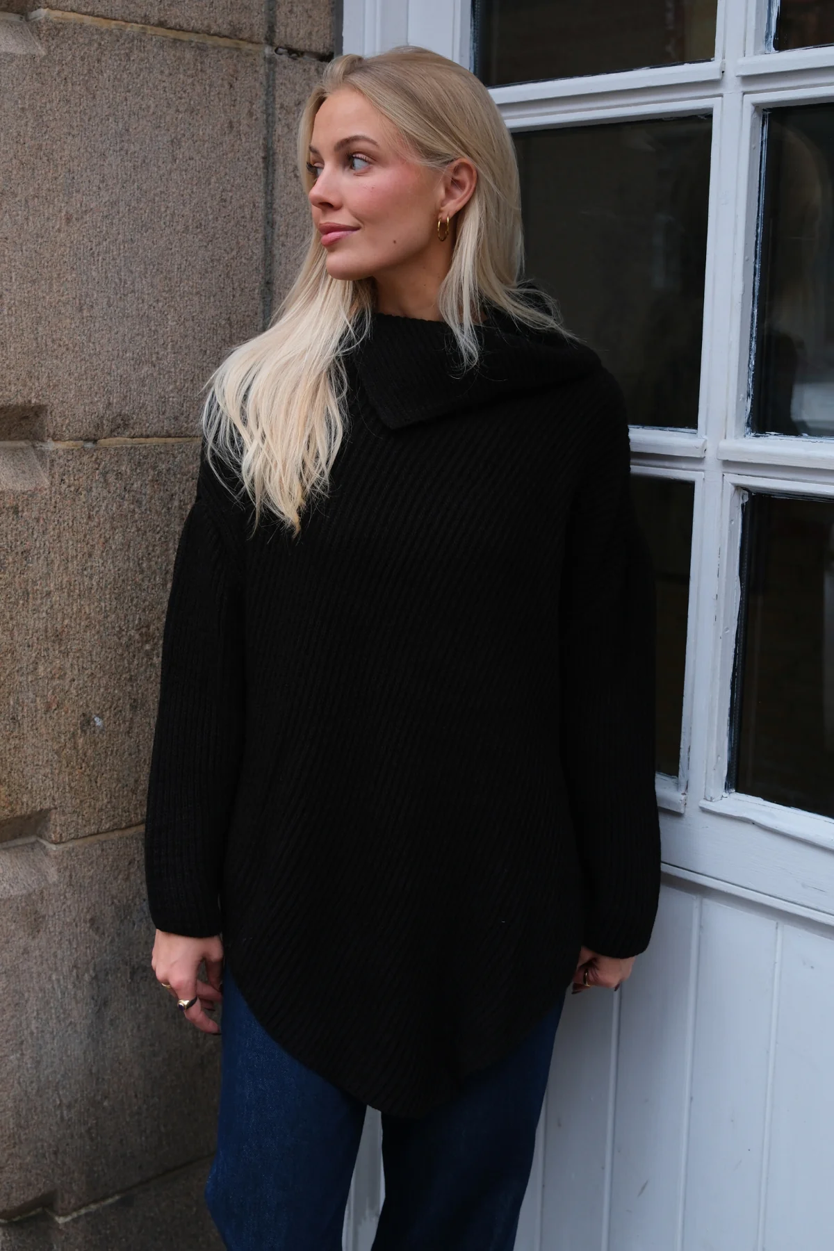Lya High Neck Knit - Negro