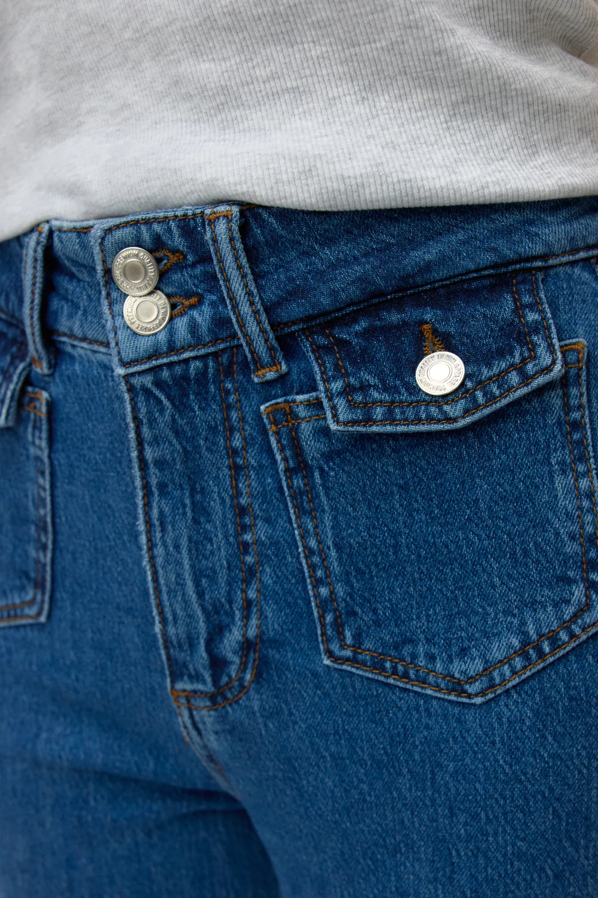 Jeans de bolsillo ancho de Tessa - mezclilla azul medio - Imagen 3