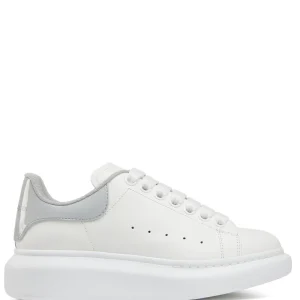 N373O Alexander mcQueen tenis bajo color blanco gris charol (G5)