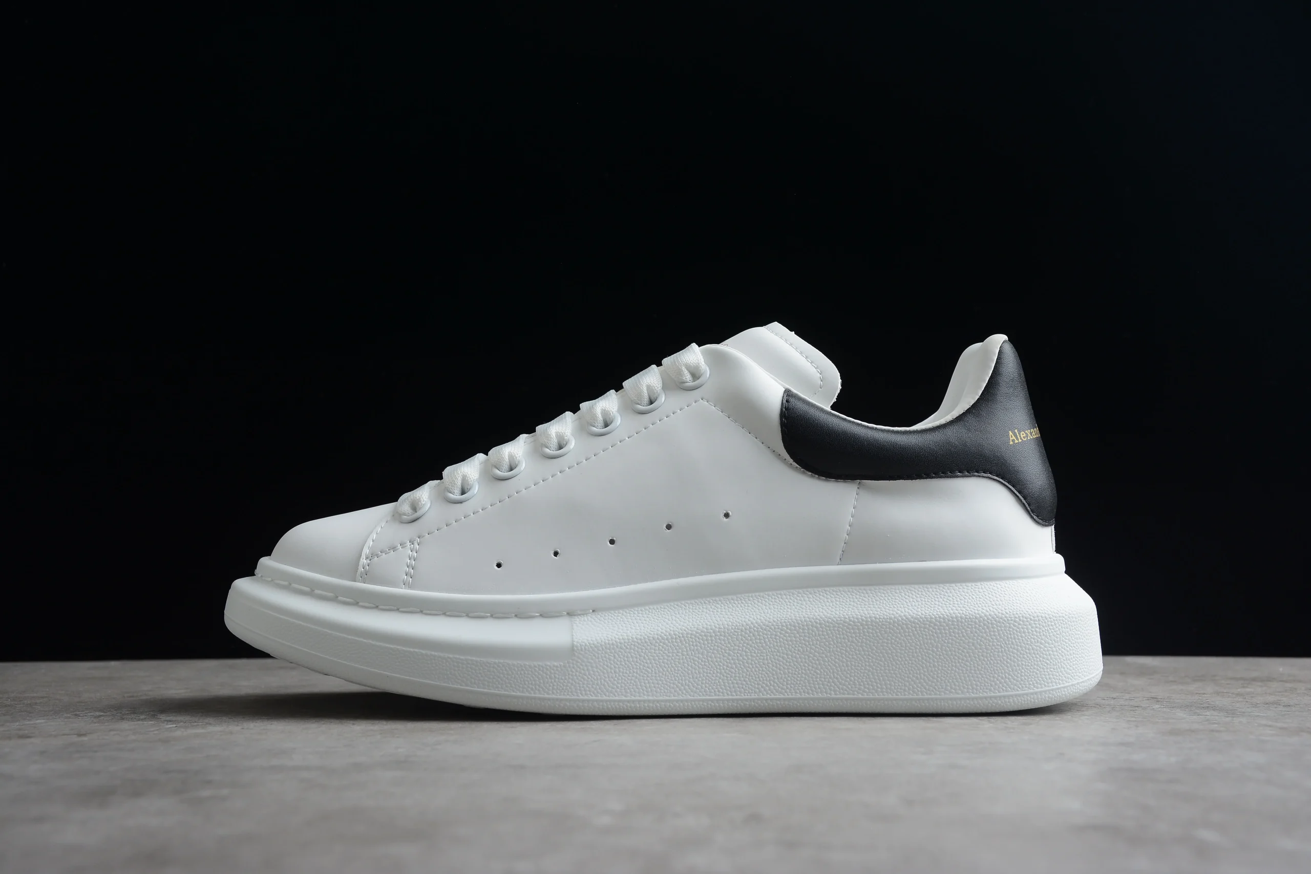 (G5) Alexander McQueen tenis bajos Oversize Talon Piel Negro - Imagen 3