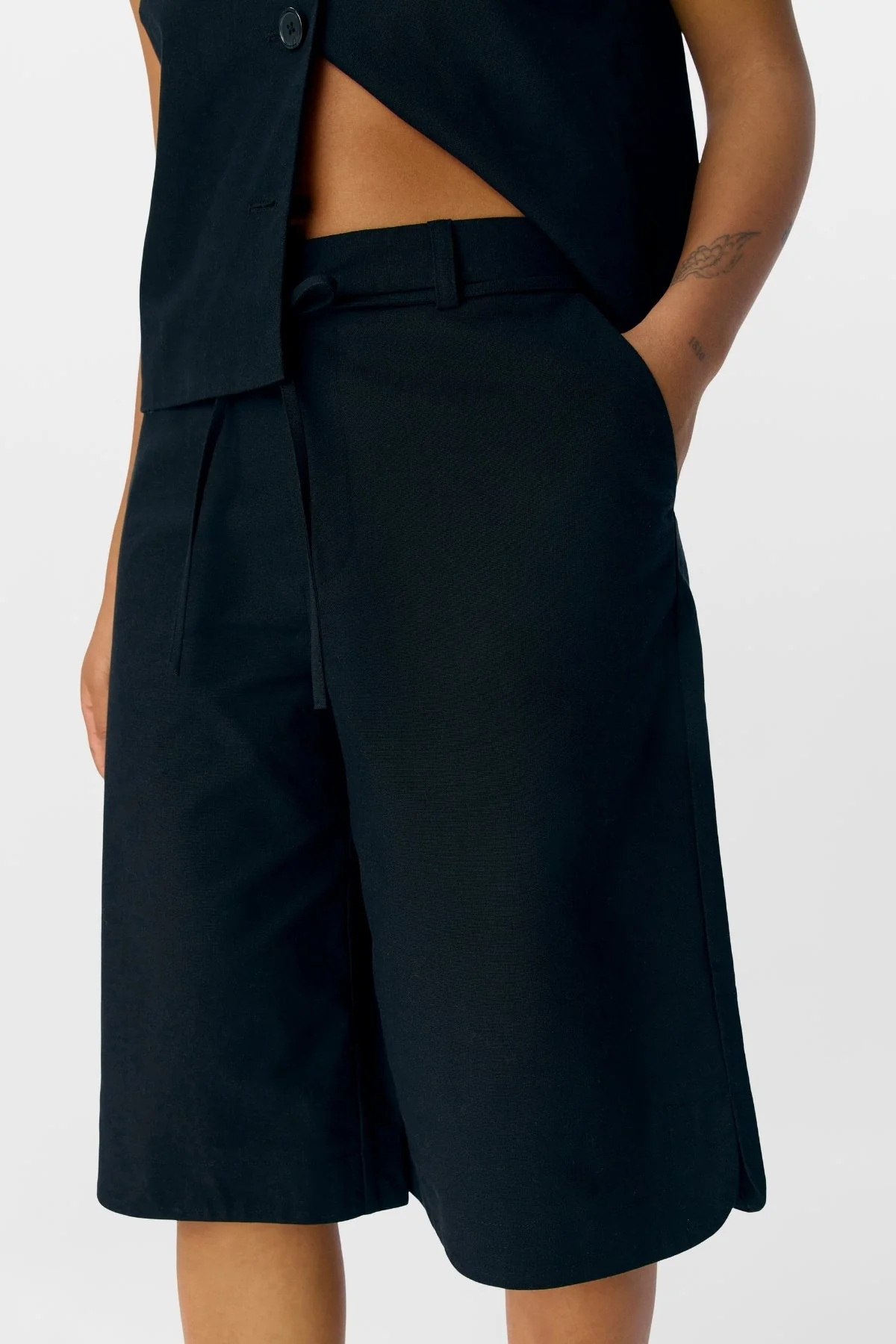 Aura bermudas Shorts - Negro - Imagen 3