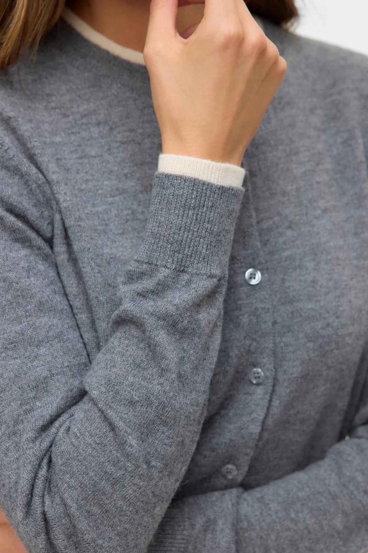 Maravilloso cárdigan con cuello redondo -Melange gris medio w. Abedul - Imagen 4