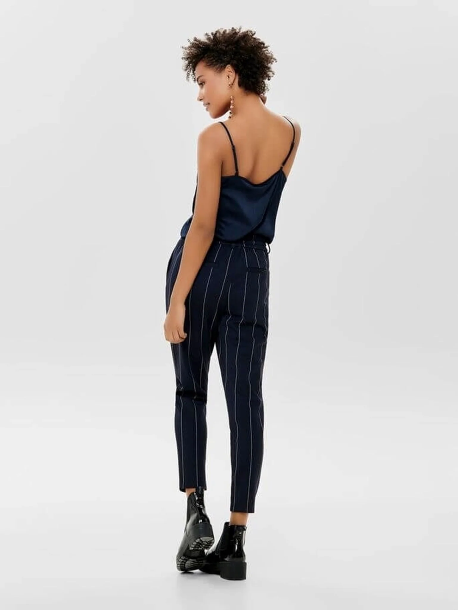 Top con detalles de encaje - Sky Capstain - Imagen 3