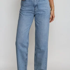 Nora Regular Jeans - mezclilla azul claro