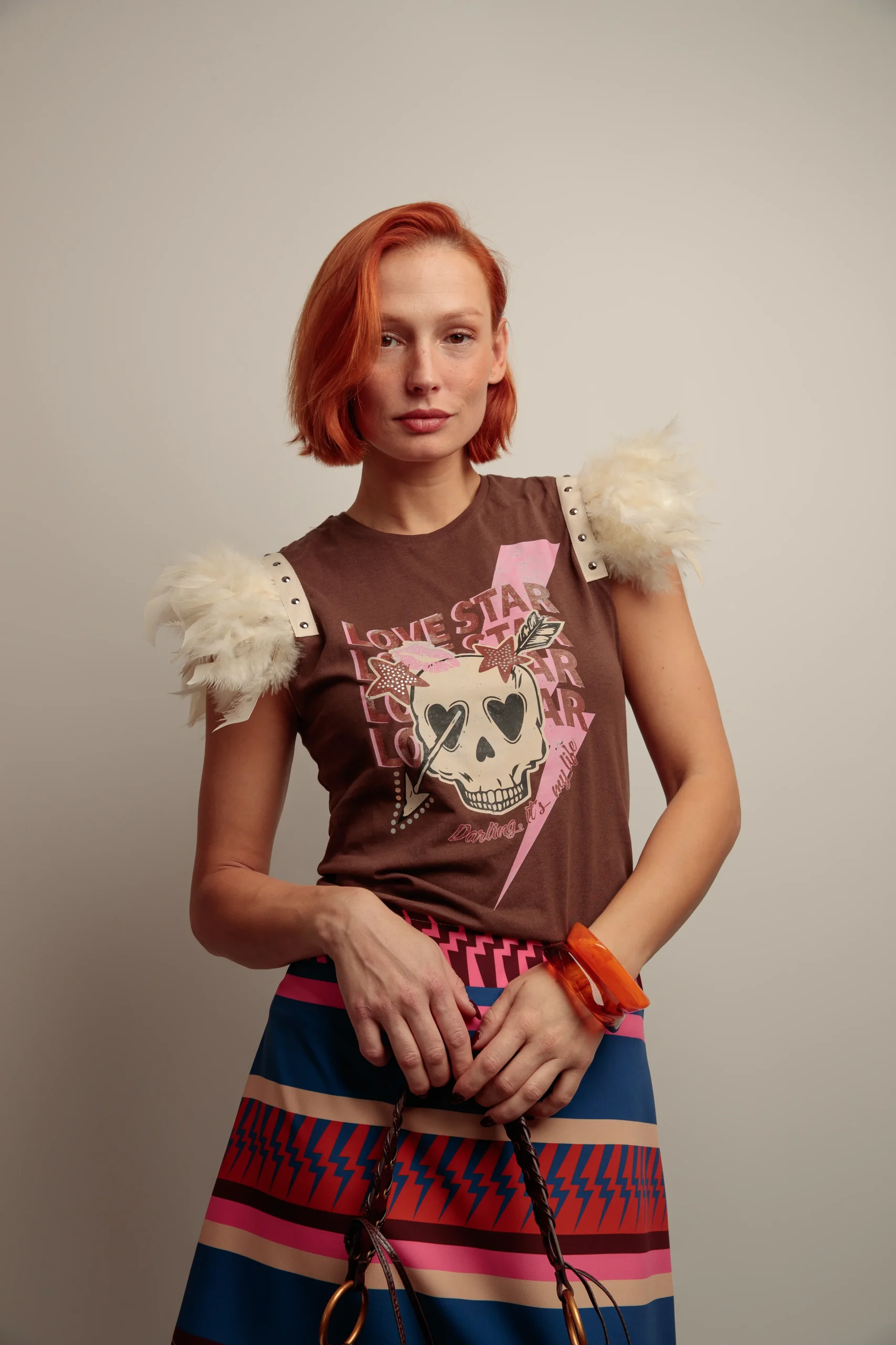 Camiseta Plumas Tachas SK Caye - Imagen 5