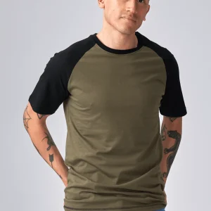 Camiseta básica de Raglan-Army negro