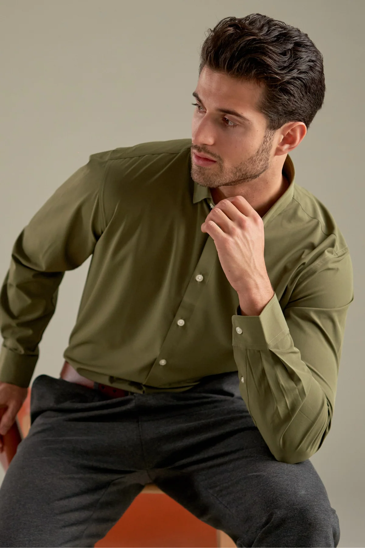 The Original Premium Performance Camisa - Oliva - Imagen 3