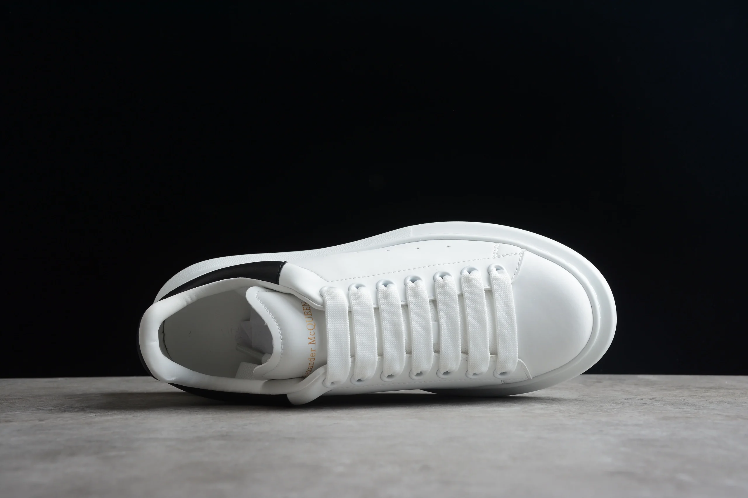 (G5) Alexander McQueen tenis bajos Oversize Talon Piel Negro - Imagen 6