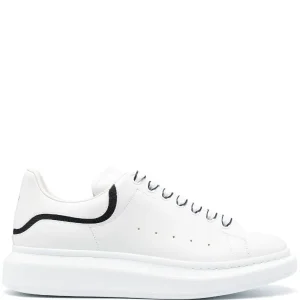 Alexander McQueen
tenis con agujetas oversize