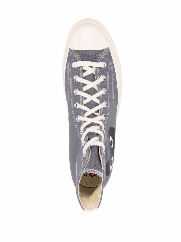 N373O Converse tenis altos de Comme Des Garçons Play x Converse Gris - Imagen 4