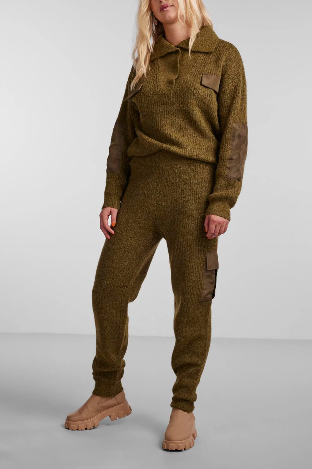 Pantalones de punto de Naura - Fir Green