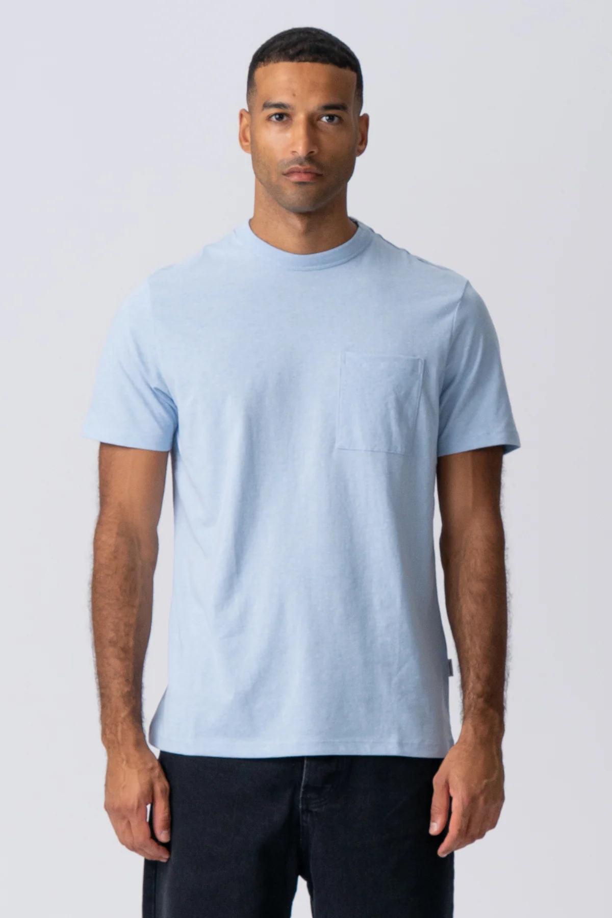 Camiseta con bolsillo - azul claro - Imagen 3