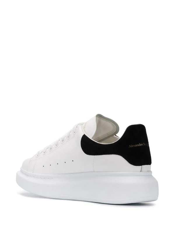 N373O (G5) Alexander McQueen tenis bajos Oversize Talon Gamuza Negro - Imagen 3