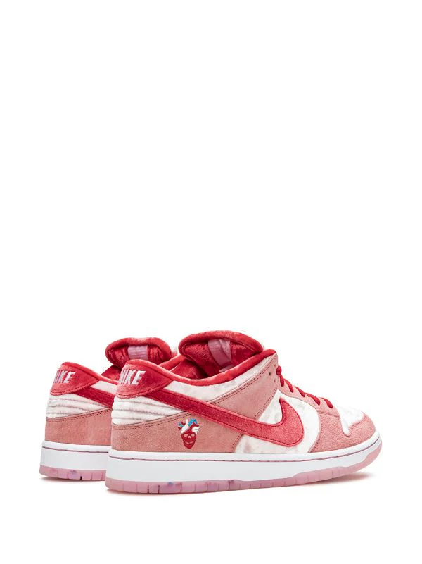 N373O tenis Nike x StrangeLove Dunk Low SB Gamuza Rosa - Imagen 3