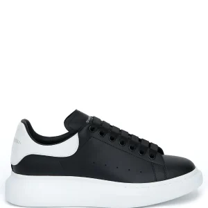 N370O Alexander McQueen tenis bajos Oversized Negro blanco