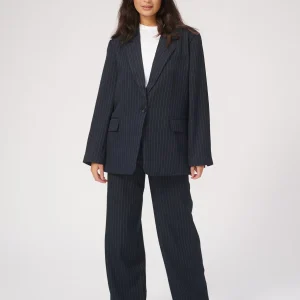 Traje de gran tamaño (Pinstripe Navy) - Paquete de paquete
