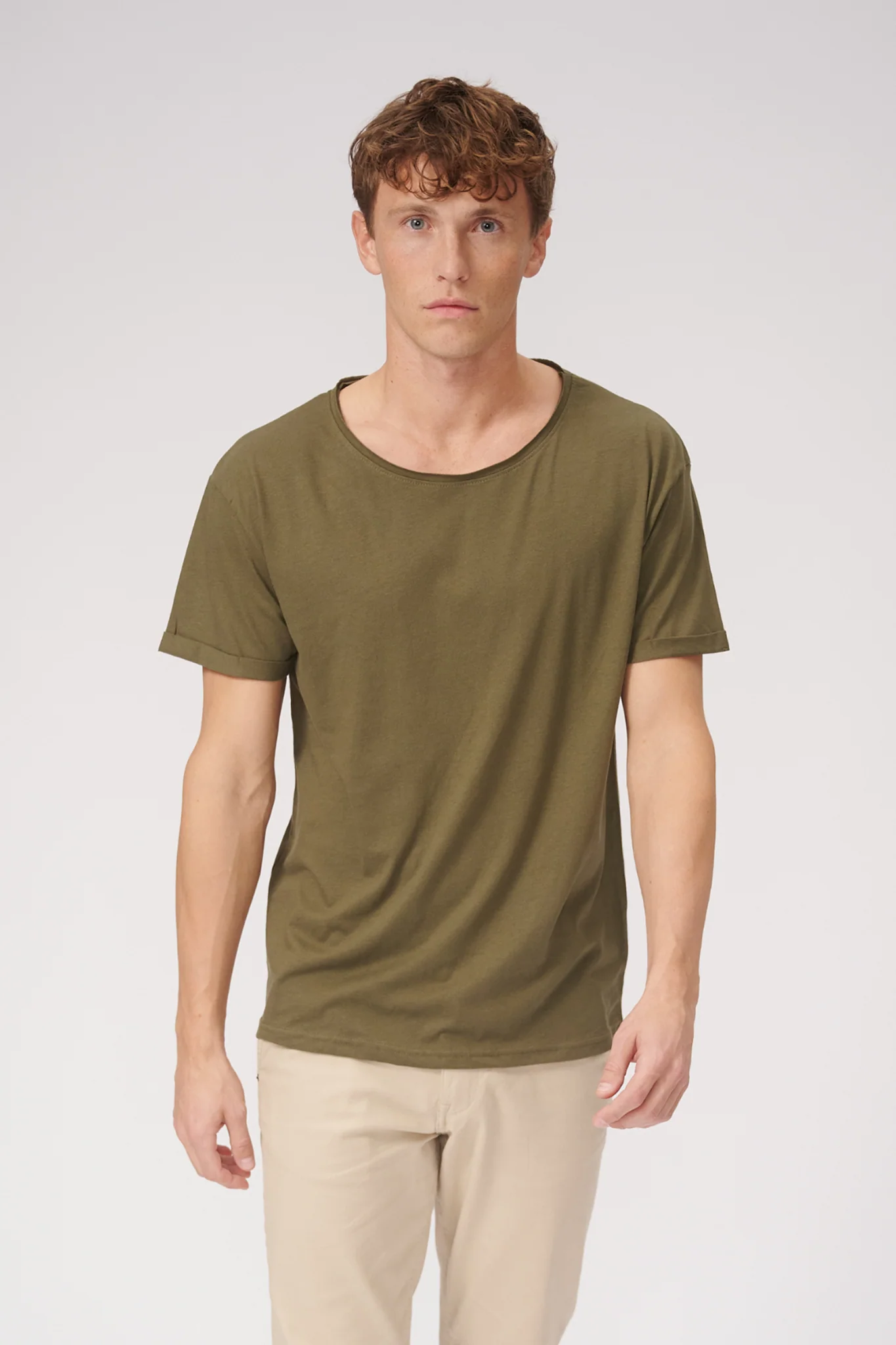 Camiseta con cuello profundo - Verde oliva
