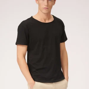 Camiseta con cuello profundo - Negro
