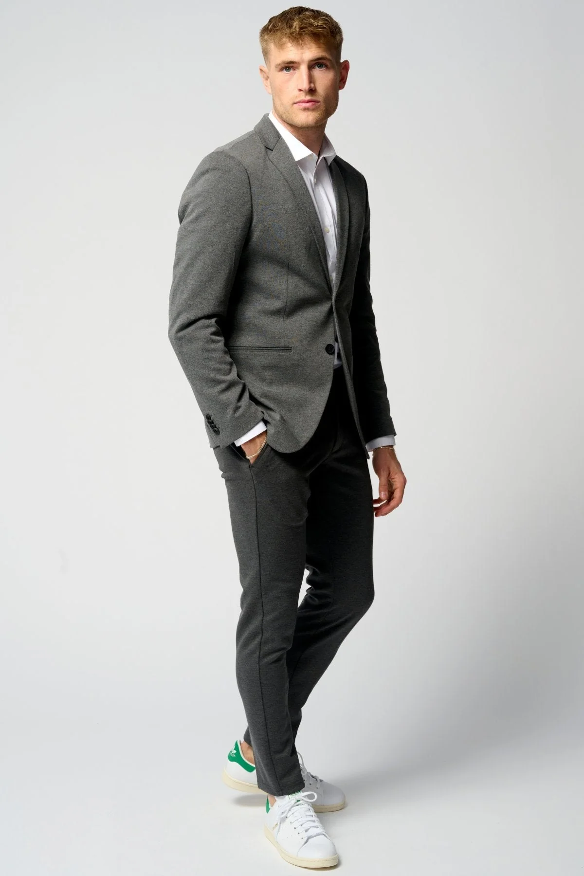 The Original Performance Suit™️ (Gris Oscuro) + Camisa y Corbata - Paquete (V.I.P) - Imagen 5