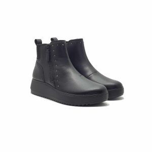 Zylah Willow  Black Leather